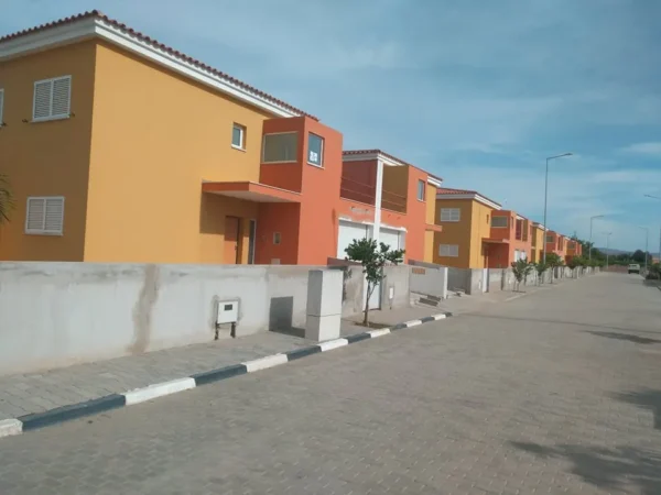 10ª Residência T3, do Condominio Quintas dos Coqueiros – 148 000 000.00kz